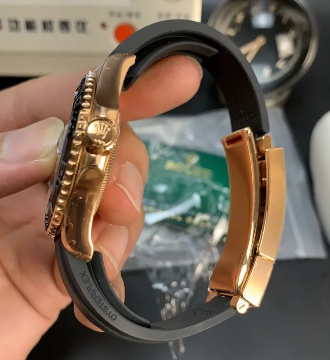 高仿勞力士金游艇側面圖 VS厰-高仿勞力士Rolex金游艇 丹東3135/3235