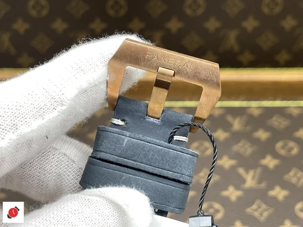高仿沛納海-Panerai 潛行系列 PAM1074 42MM