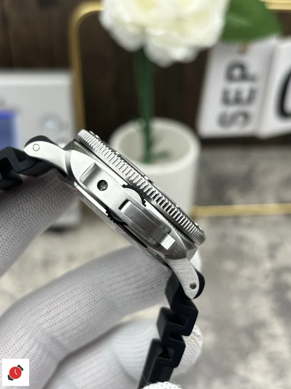 高仿沛納海-Panerai 潛行系列 PAM1323 44MM