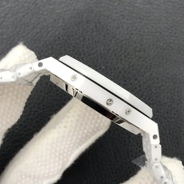 高仿AP-愛彼 皇家橡樹系列 白陶瓷萬年曆 41MM