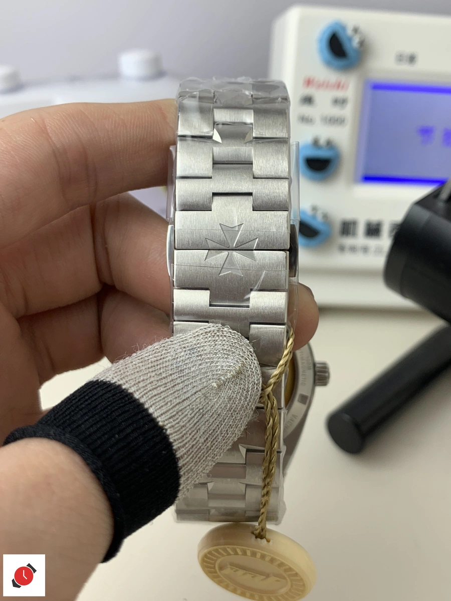 高仿江詩丹頓 縱橫四海系列 Vacheron Constantin 4500V 白盤