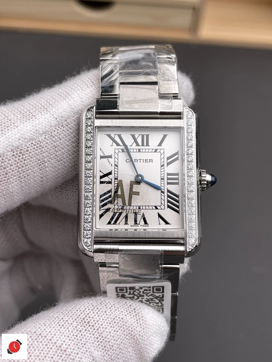 高仿卡地亞 Cartier 坦克系列 Tank 白盤鑽圈鋼帶小號 舊款