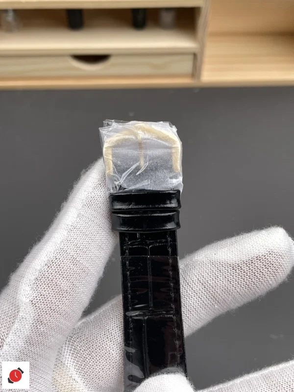 高仿卡地亞 Cartier 坦克系列 Tank 黑盤皮帶中號 WGTA0091