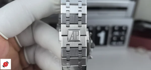 高仿AP-愛彼 皇家橡樹系列 26240 深藍盤 41MM