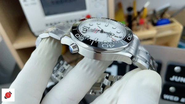 高仿歐米茄-Omega 海馬300系列 白盤 42MM
