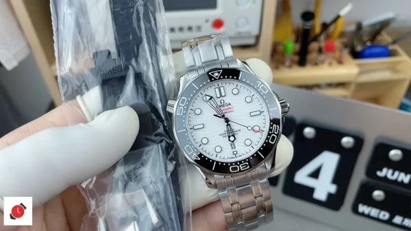 高仿歐米茄-Omega 海馬300系列 白盤 42MM