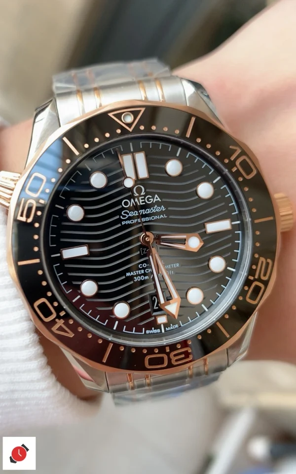 高仿歐米茄-Omega 海馬300系列 玫瑰金黑盤 42MM