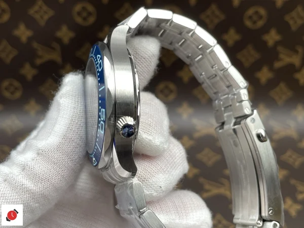 高仿歐米茄-Omega 海馬300系列 漸變藍盤 42MM