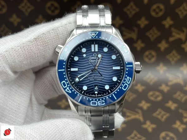 高仿歐米茄-Omega 海馬300系列 漸變藍盤 42MM