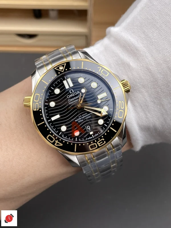 高仿歐米茄-Omega 海馬300系列 間金黑盤 42MM