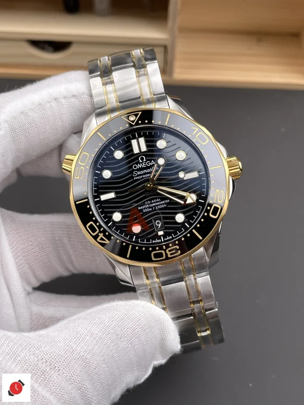 高仿歐米茄-Omega 海馬300系列 間金黑盤 42MM