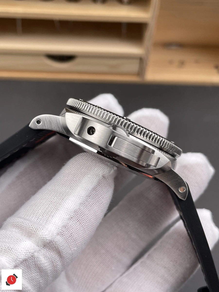 高仿沛納海-Panerai 潛行系列 PAM1579 42MM