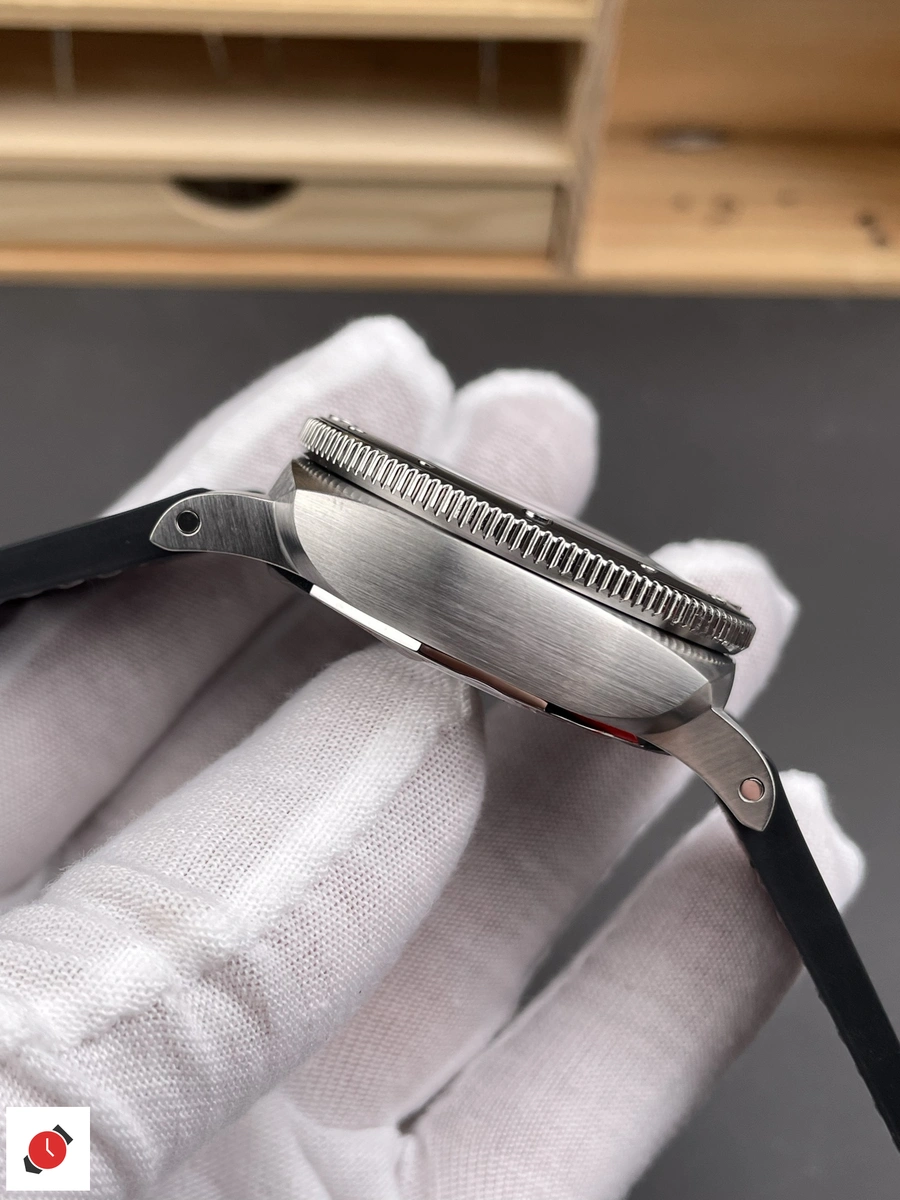 高仿沛納海-Panerai 潛行系列 PAM1579 42MM
