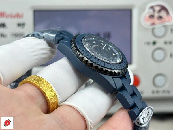 高仿香奈兒Chanel-J12 藍色陶瓷鑽刻 33MM