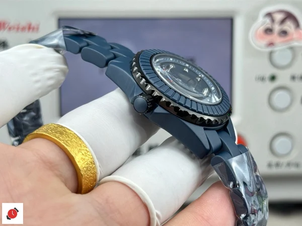 高仿香奈兒Chanel-J12 藍色陶瓷鑽刻 33MM