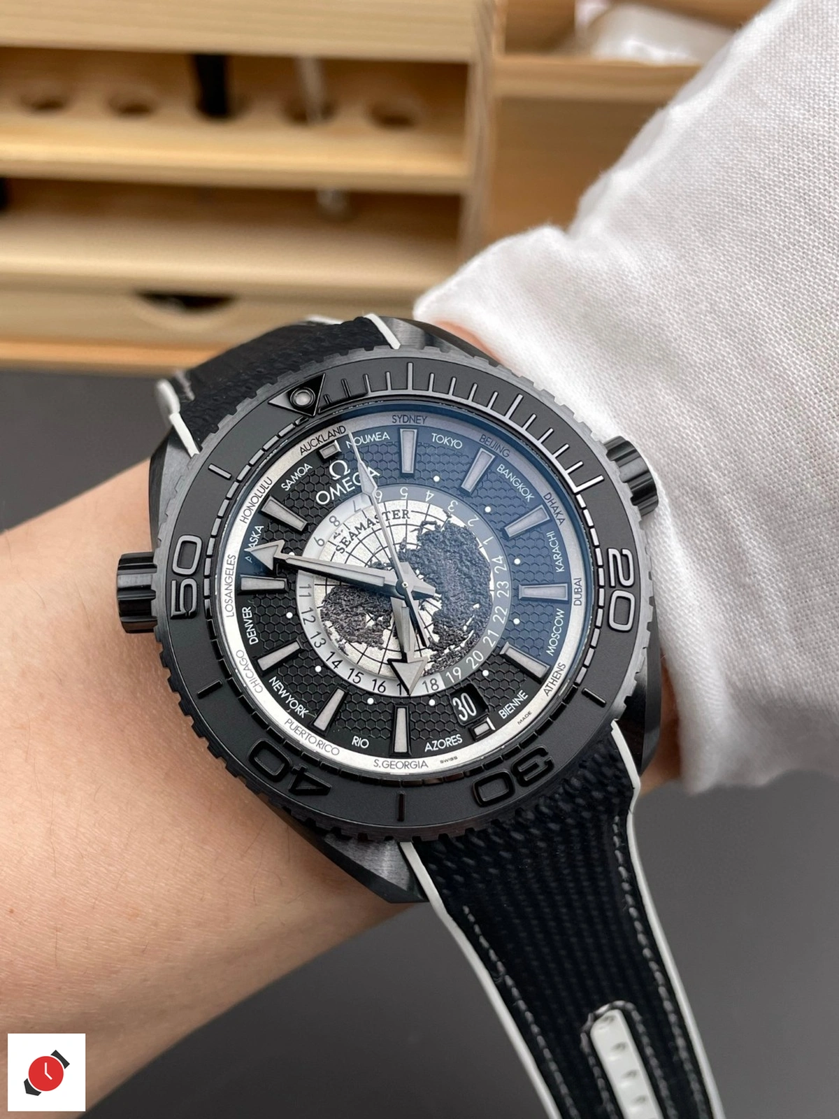 高仿歐米茄-Omega 海馬600系列 世界時區 陶瓷腕錶 黑盤