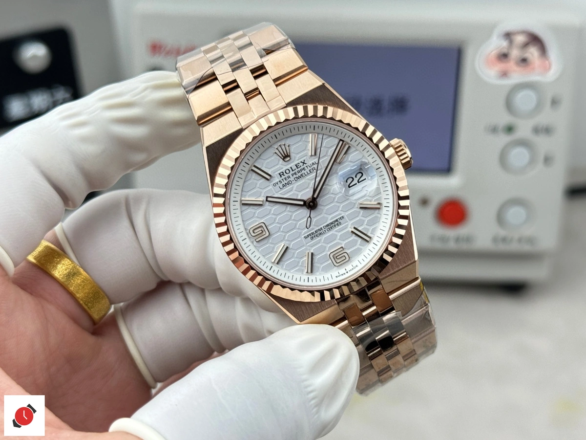 高仿勞力士-Rolex 陸使型 Land-Dweller 玫瑰金白盤 40MM