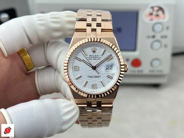高仿勞力士-Rolex 陸使型 Land-Dweller 玫瑰金白盤 40MM