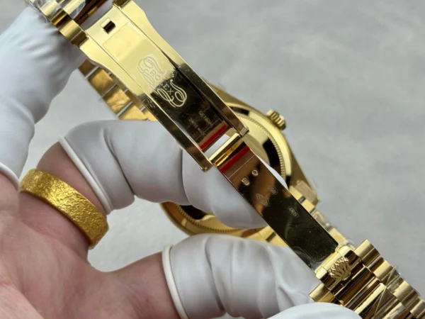 高仿勞力士Rolex-星期日曆型36 綠松石盤面